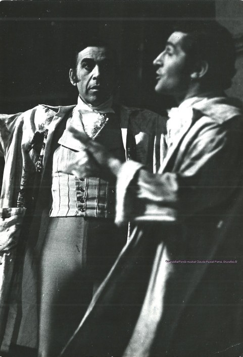 Luis Mariano et Romano dans une scène de Le Prince de Madrid, au Palais des Beaux-Arts de Charleroi.