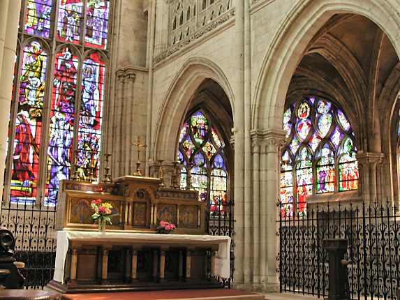Collégiale Notre-Dame du Grand-Andely : vitraux - Photo © Marie-France Chatelais