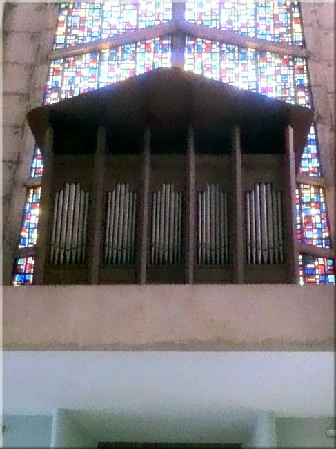 Buffet de l'orgue de l'église Notre-Dame-de-Lourdes de Casablanca