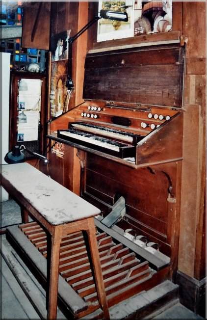 Console de l'orgue de l'église Notre-Dame-de-Lourdes de Casablanca