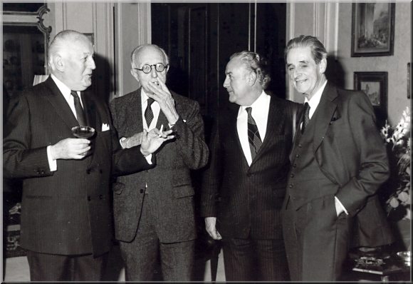Georges Danion (de profil) en compagnie de Norbert Dufourcq (à droite) et du comte Béranger de Miramon Fitz-James, Président des Amis de L'Orgue (à gauche)