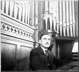 Pierre Kunc  l'orgue de l'glise St Pierre de Charenton