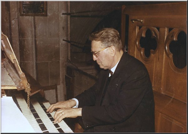 René Livron à l'orgue de N-D de Genève