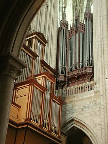 Mantes - L'ancien orgue - Photo © Marie-France Chatelais, 2003 - Spécialement pour Musica et Memoria.