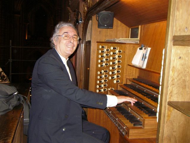 Michel Pinte à l'orgue Blancafort de la cathédrale de Barcelone (Espagne), le 8 mars 2006