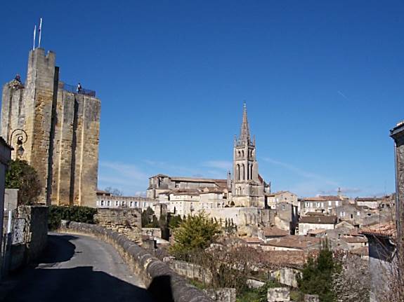 St-Emilion: Tour du Roi, clocher, collégiale - © Marie-Cécile de la Montagne