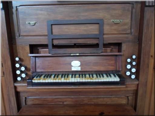 Console de l'orgue de choeur de la cathédrale Notre-Dame de Tanger